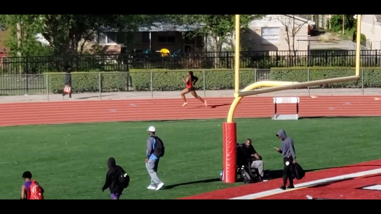 Christine Mallard 2022 District 5A 400 meter Champion with a time of 53.73.