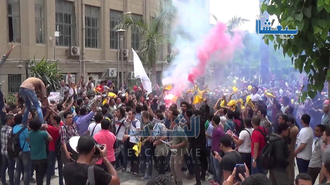 الطلاب يشعلون جامعة القاهرة  بـأنشودة 