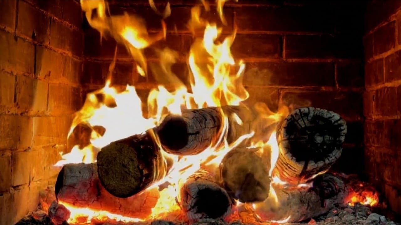 WARM AUTUMN FIREPLACE AMBIENCE 🔥 COZY OUTDOOOR FIREPLACE AMBIENCE
