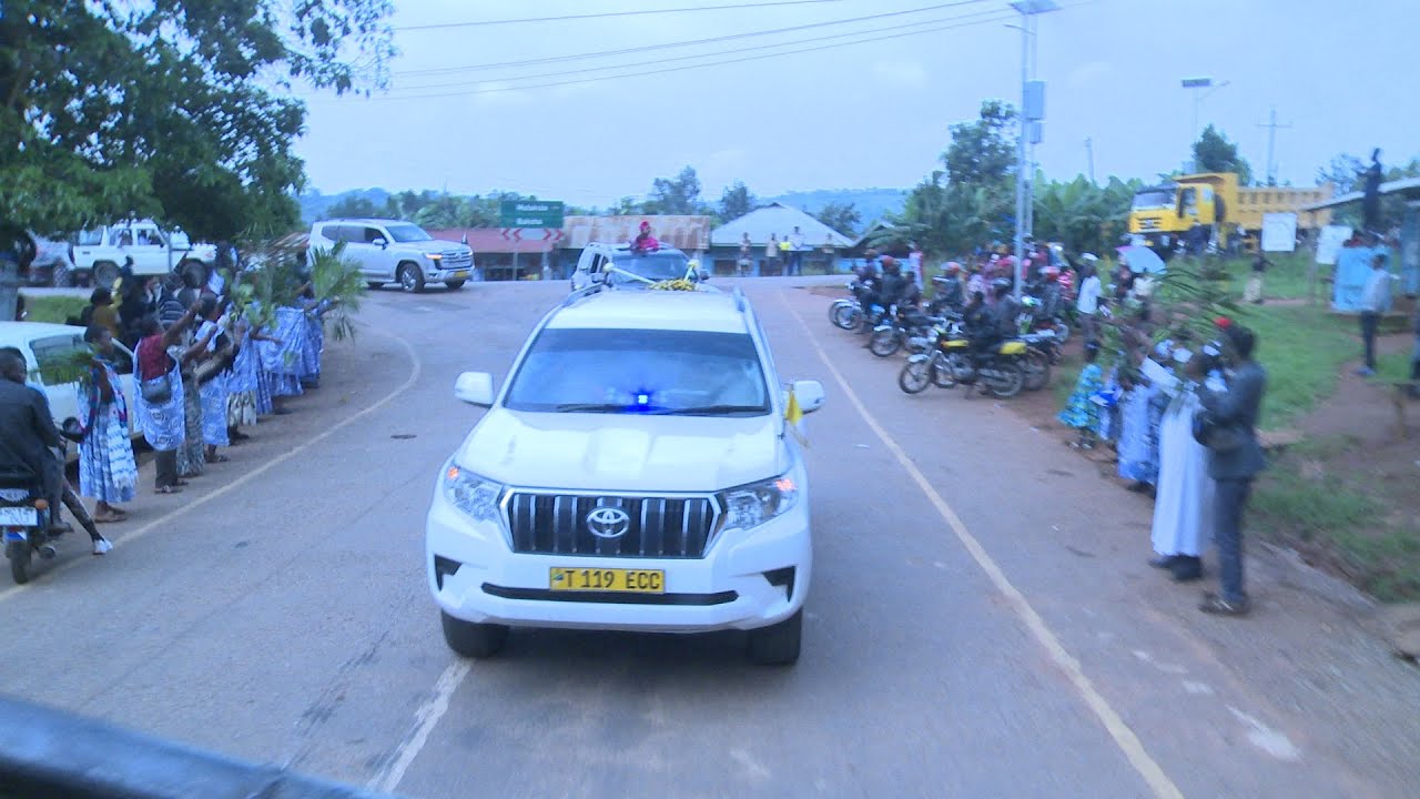 MAPOKEZI  YA ASKOFU MTEULE MWIJAGE KUTOKA PAROKIA RWAMISHENYE MPAKA KANISA KUU LA JIMBO LA BUKOBA