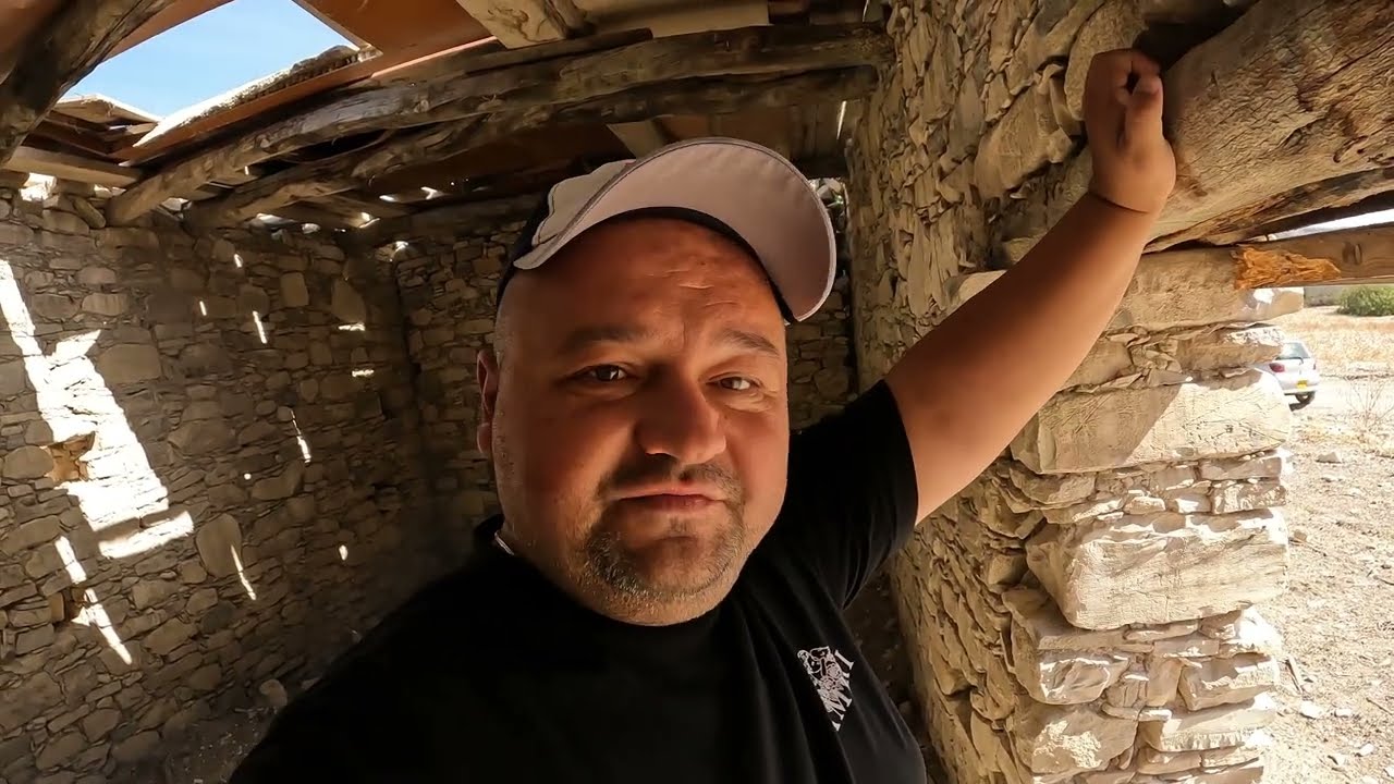 Au fugit de boală sau de foame, satul abandonat Parsata din Cipru 