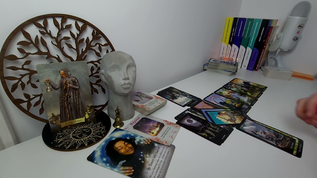 FECIOARĂ 🎁 Persoana care vine înspre tine 🎄 Încetează să te mai diminuezi de dragul altuia