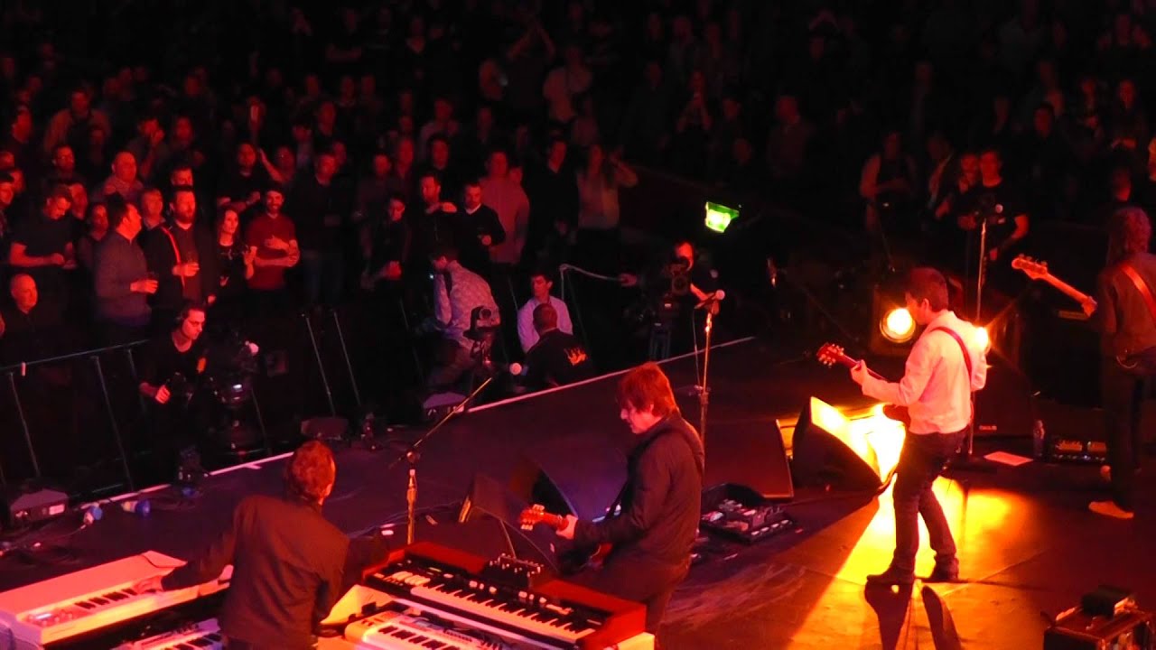 "(Stranded On) The Wrong Beach" & "Everybody's on the Run" - Noel