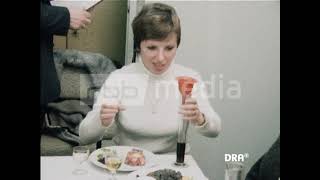Kontrollen in der DDR-Gaststätte, 1980