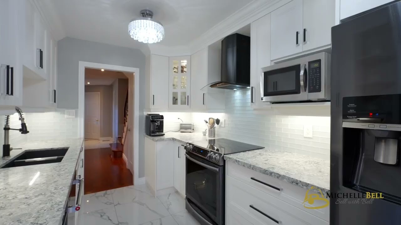 Luxury Living in Mississauga | Stunning 3-Bedroom Home with Designer Kitchen | 548 Leatherleaf Drive