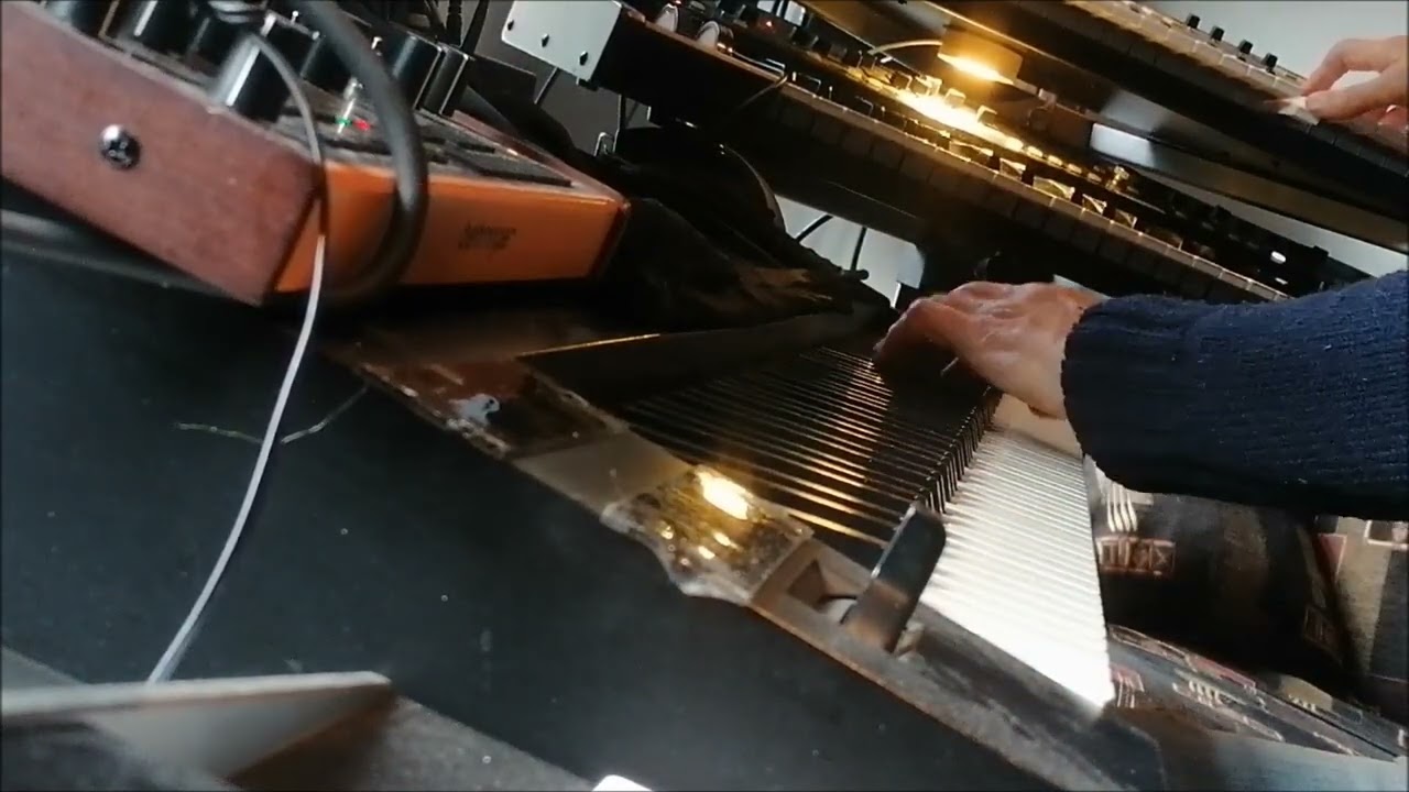 Vangelis' Exquisite use of the Yamaha CP80 Electric Grand piano