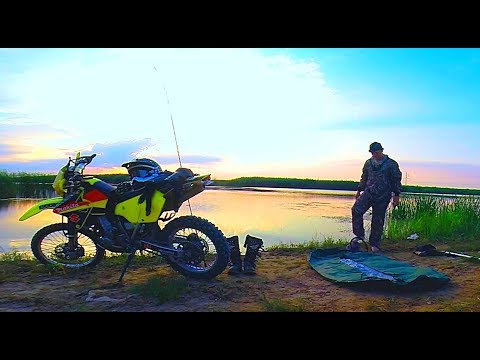 На мотоцикле за щукой. Рыбалка вечером в 1 час. Ловля щуки на поппер. Suzuki dr-z 400