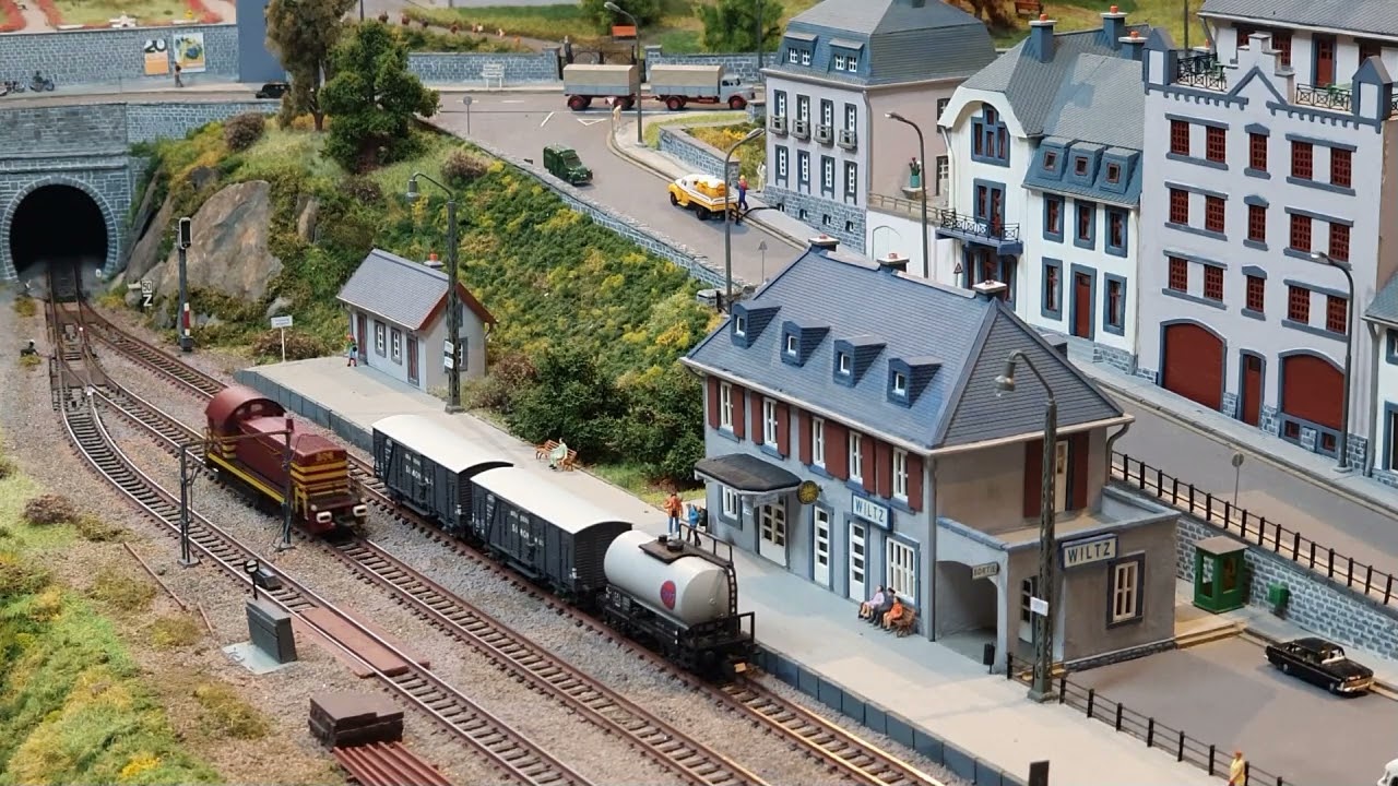 Den CFL Z159 an den CFL 806 op der Linn L1b