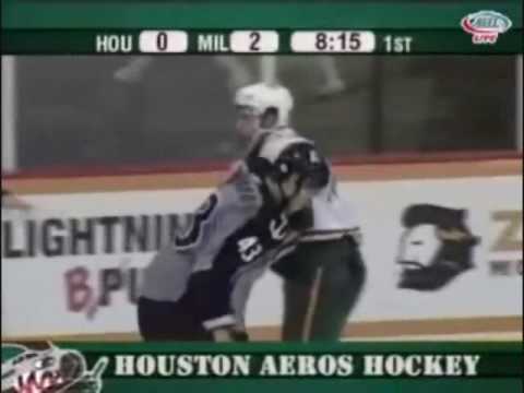 Nolan Yonkman vs Colton Gillies 11/20/09