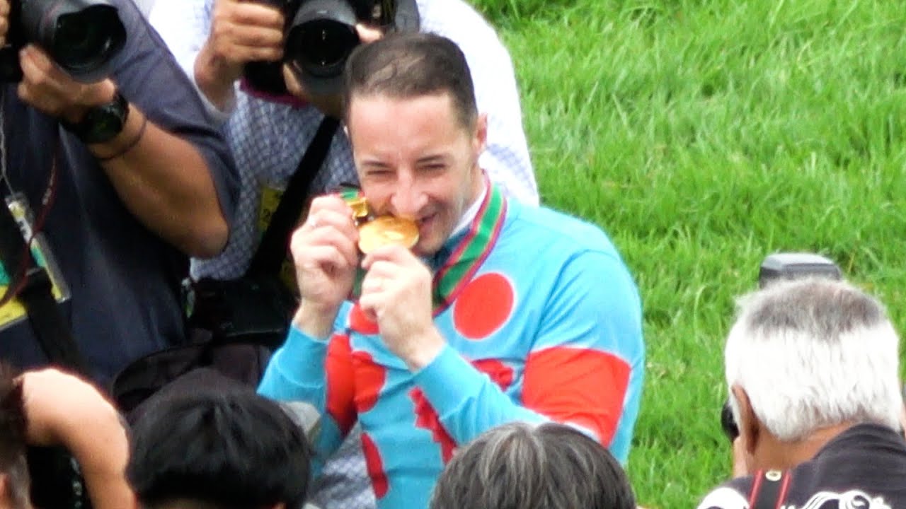 【秋華賞2025】Cルメール騎手・勝利インタビュー～レース後はおしとやかに口取りするエンブロイダリー～表彰式 現地映像