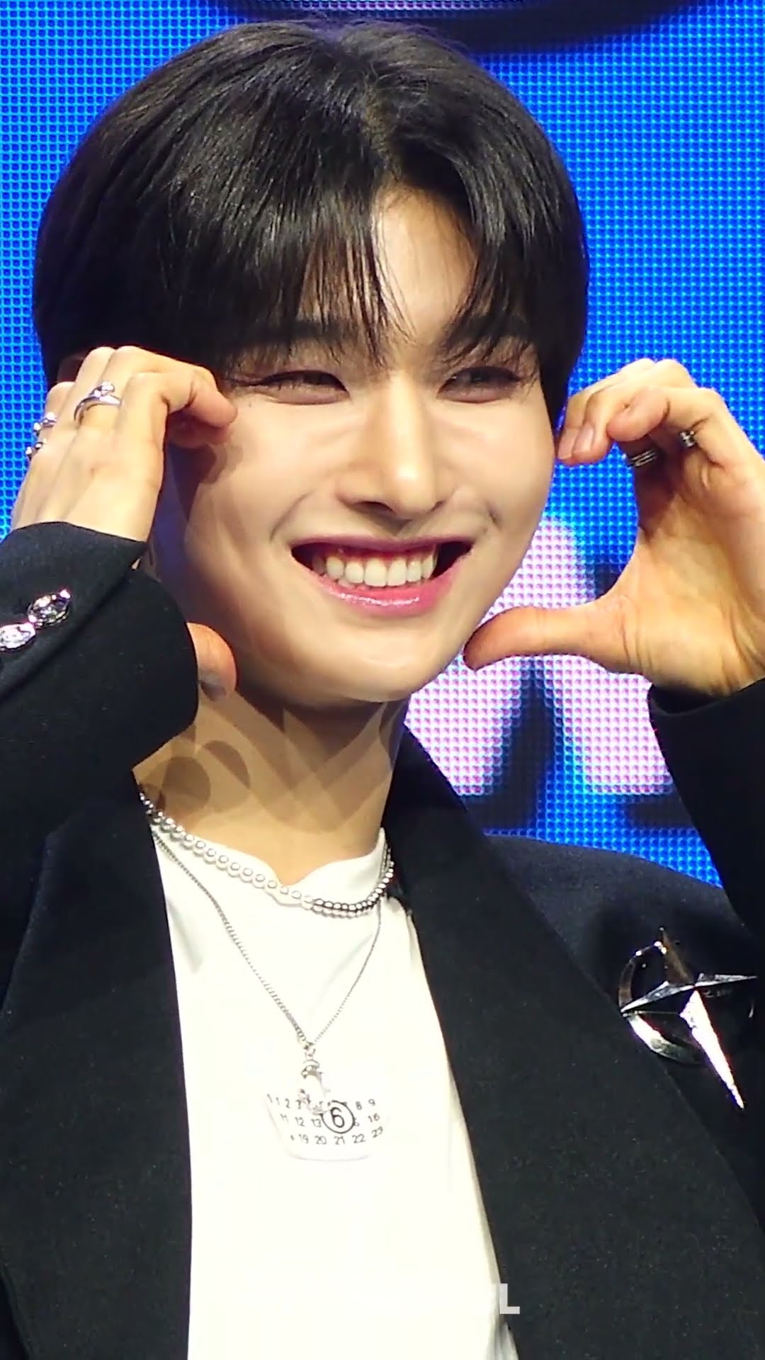 나우어데이즈 연우, 괴물 신인의 애교 하트