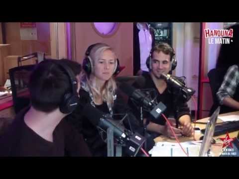 Enora montre ses fesses car elle perd un pari sur le plateau radio !