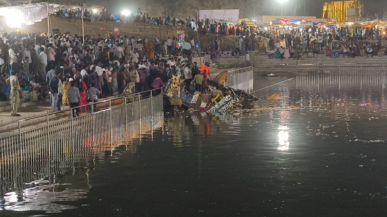 శ్రీ వారి బ్రహ్మోత్సవాలలో అపశృతి.. నీట మునిగిన తెప్ప..