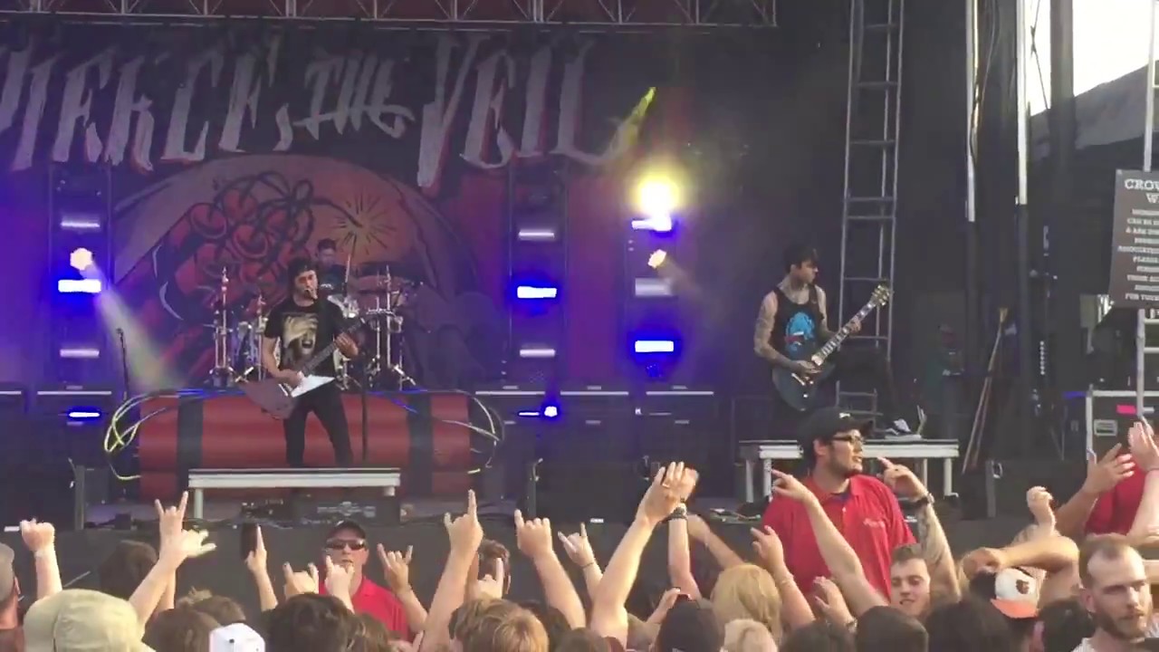 PIERCE THE VEIL Circles (Rockville, 4/29/17) YouTube