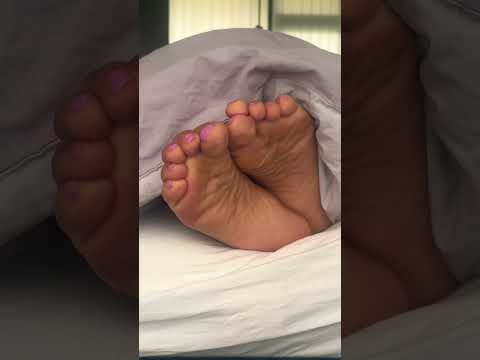 Relaxing toes and soles 😎