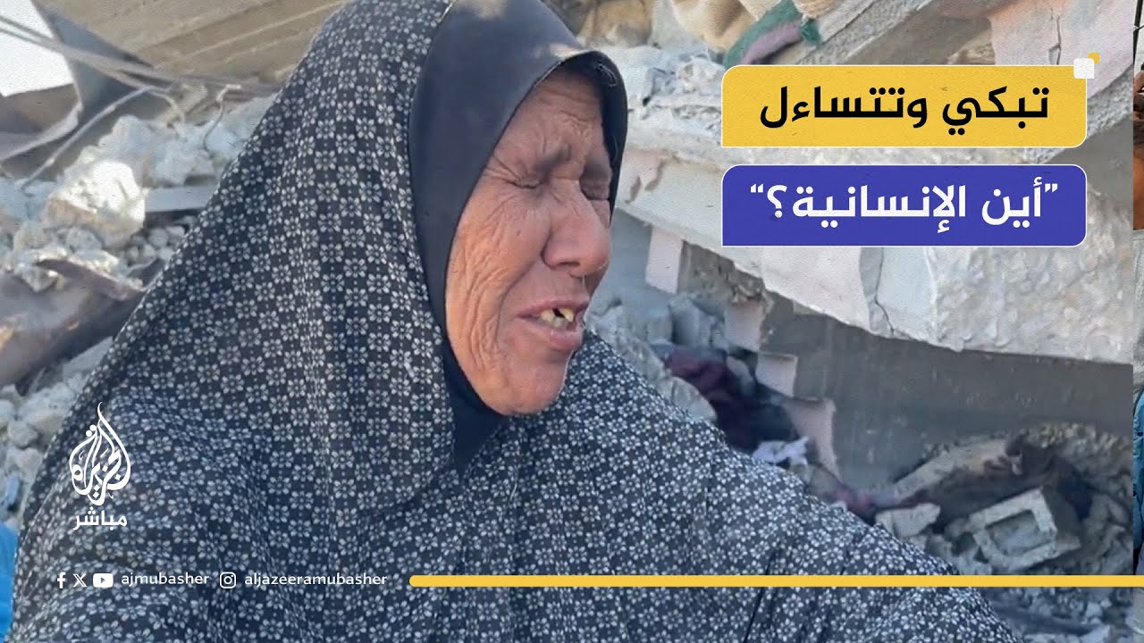 يبحثون عمّا تبقّى من أغراضهم تحت الركام