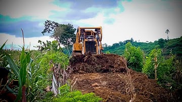 CAT D6R XL Bulldozer Operator Demonstrates Extraordinary Performance in Making Roads on Mountains