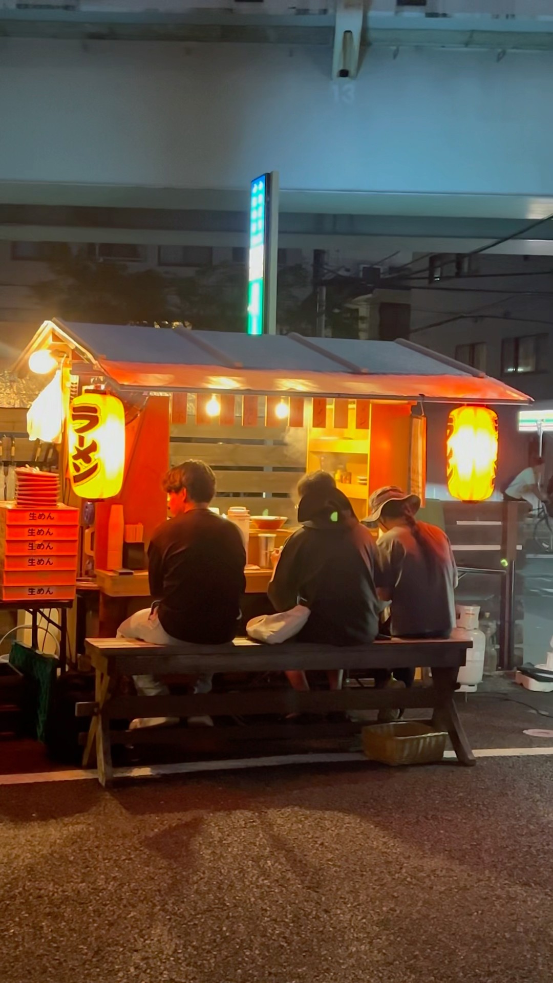 開店同時に満席になる屋台ラーメン #japanesefood - YouTube