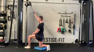 Half Kneeling Single Arm ‘Ball Grip’ Lat Pull down demonstration