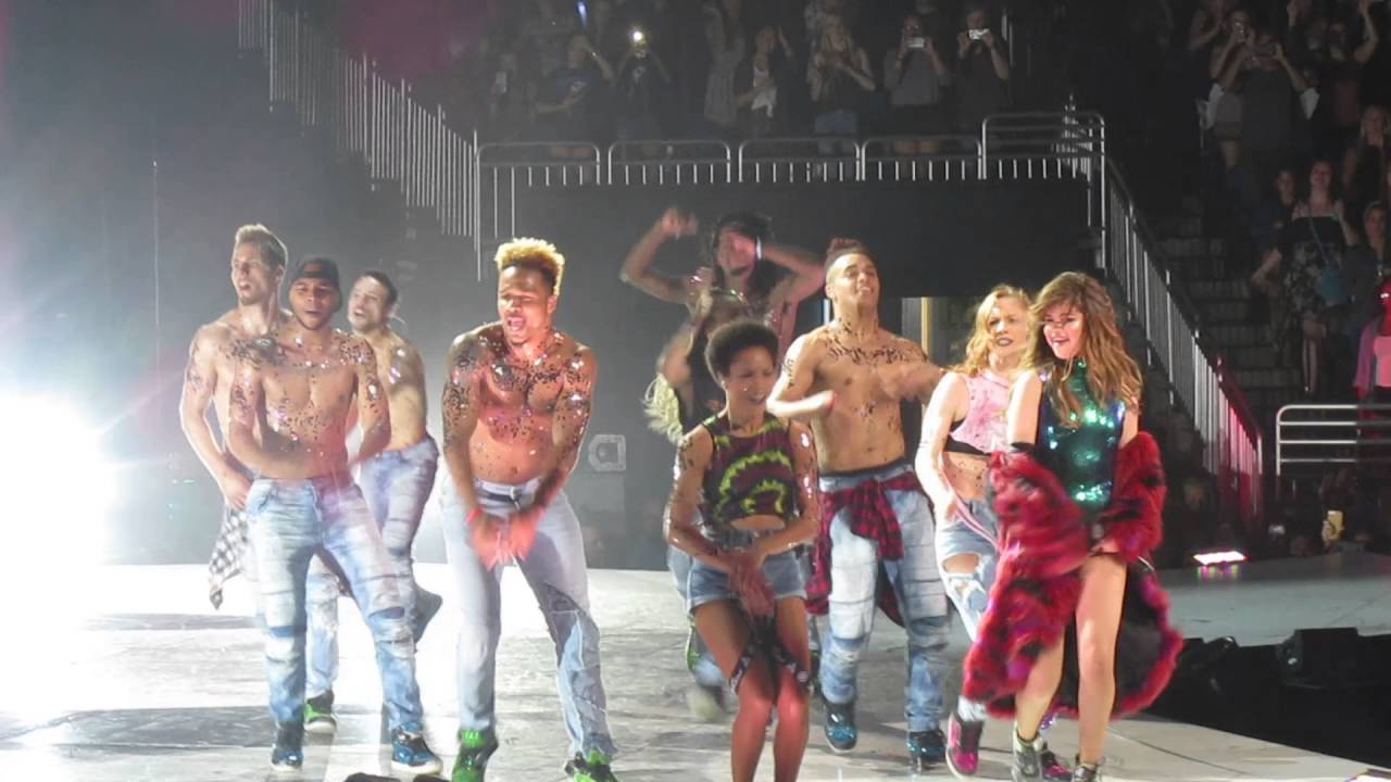 Selena Gomez - Kill 'Em With Kindness LIVE - Orlando, FL - 6/10/16 - [HD]