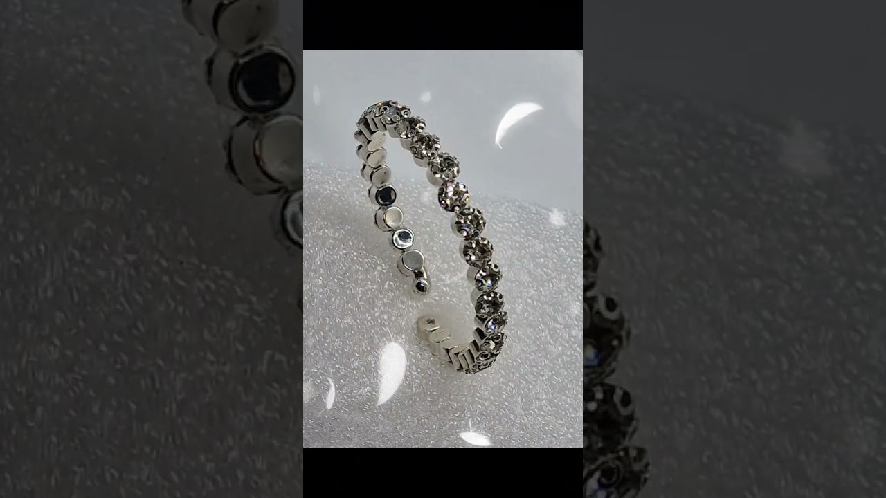 Sparkle in Style: Elegant Silver Crystal Bracelet  