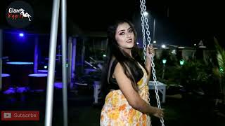 Model Showing Her Beautiful Cleavage, Back And Armpits 3