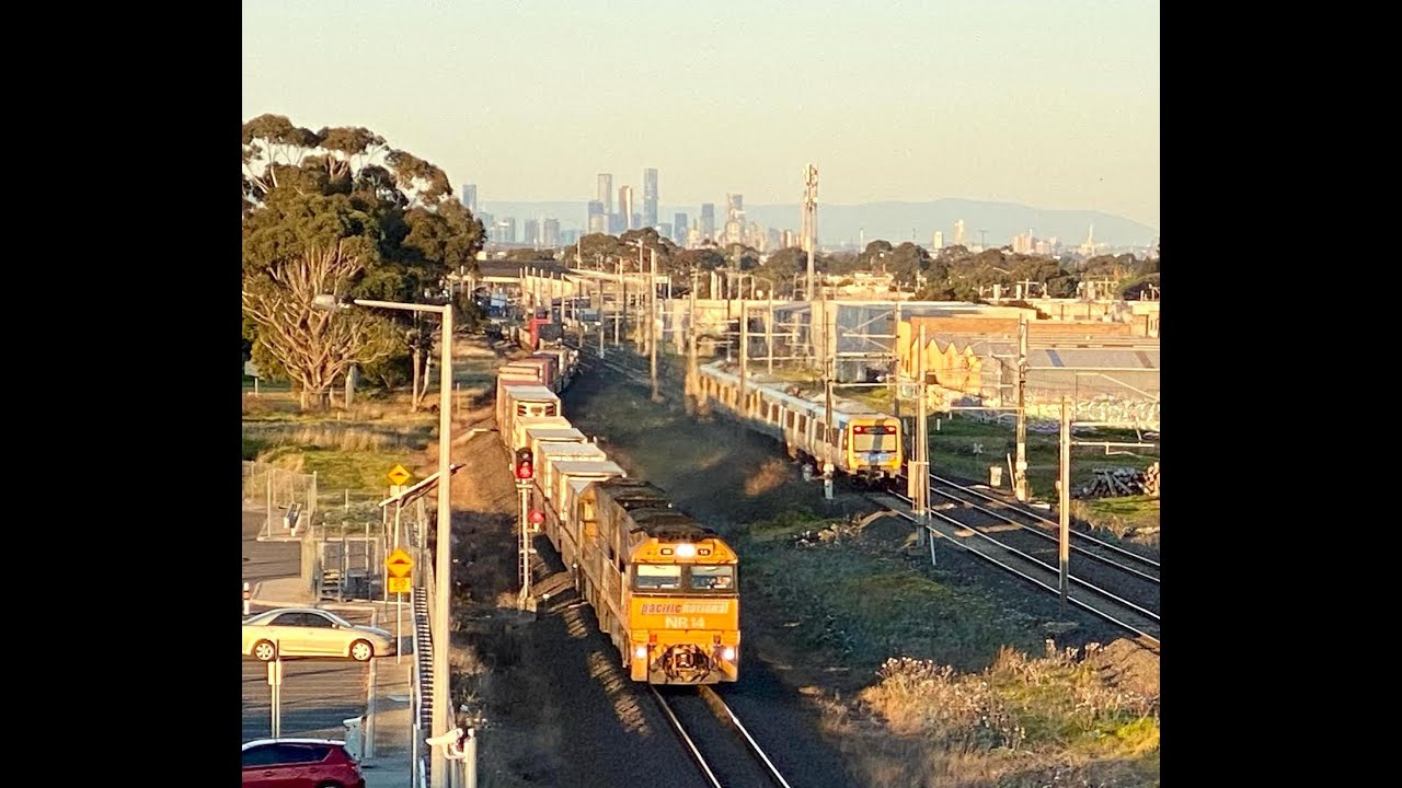 Fathers day trains around Melbourne 3/9/23 - YouTube