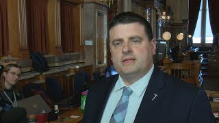 Iowa House leaders say new urgency behind hands-free driving bill push