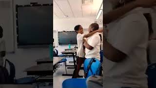 This fight just broke out in school screenshot 4