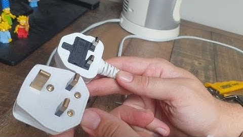 How to replace and fix a UK moulded plug for your gadget