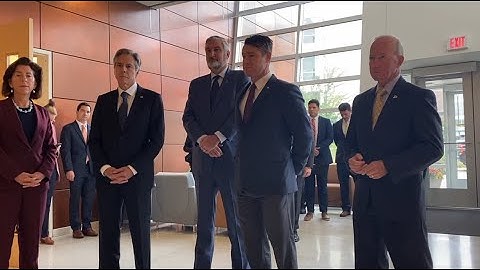 US officials tour Purdue University