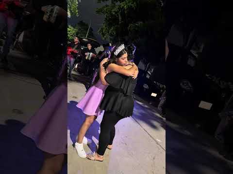 Le fui a cantar a una Quinceañera, que la dejaron solita en Mazatlán 🥹
