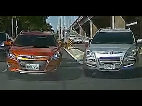 【車禍影片】 本是同根生，相撞何太急 (事發於50秒處)（2023.06.27 台中市西屯區環中路三段