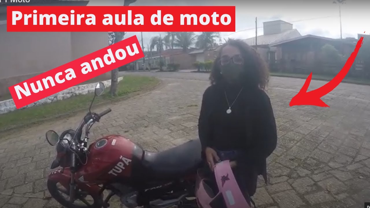 Primeiro dia de aula de uma aluna que nunca andou de moto antes.