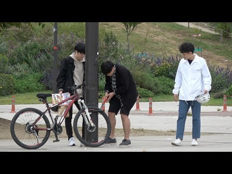 bicycle-thief-prank-(eng-cc)