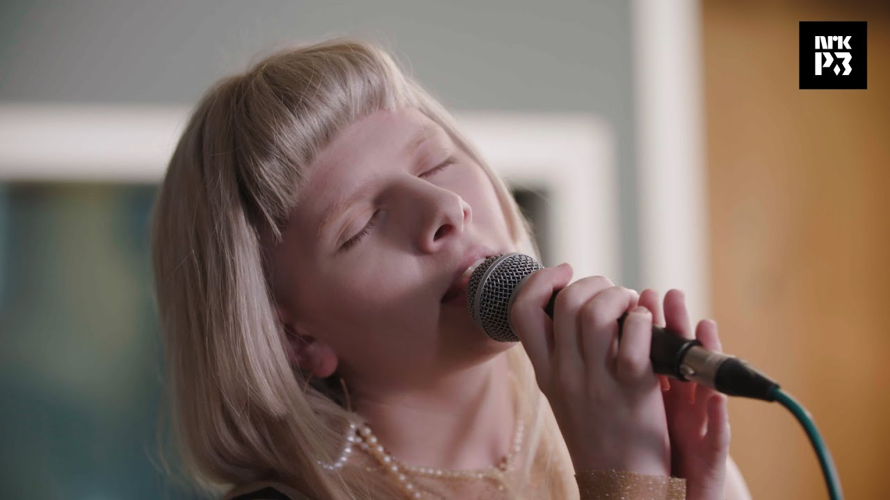 Christines radiofestival (2020): Aurora – «La la la» (Naughty Boy ft. Sam Smith cover)