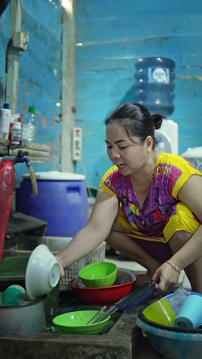 IBU CUCI PIRING