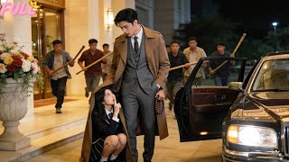 الفتاة الريفية اختبأت تحت معطف المدير التنفيذي لتفادي اللص، فوقع في حبها!