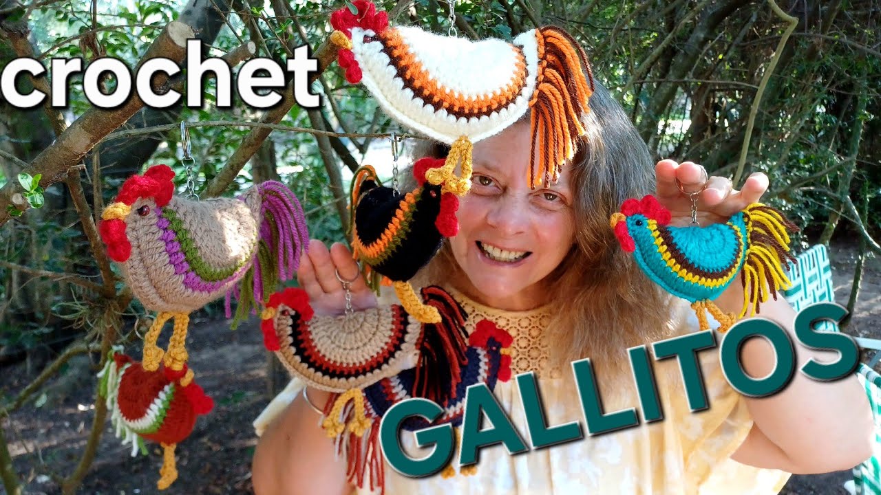 GALLITOS accesorios llaveros en CROCHET
