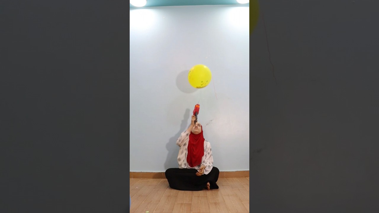 فرقعت بالونة فى الهواء 🎈😂 - YouTube