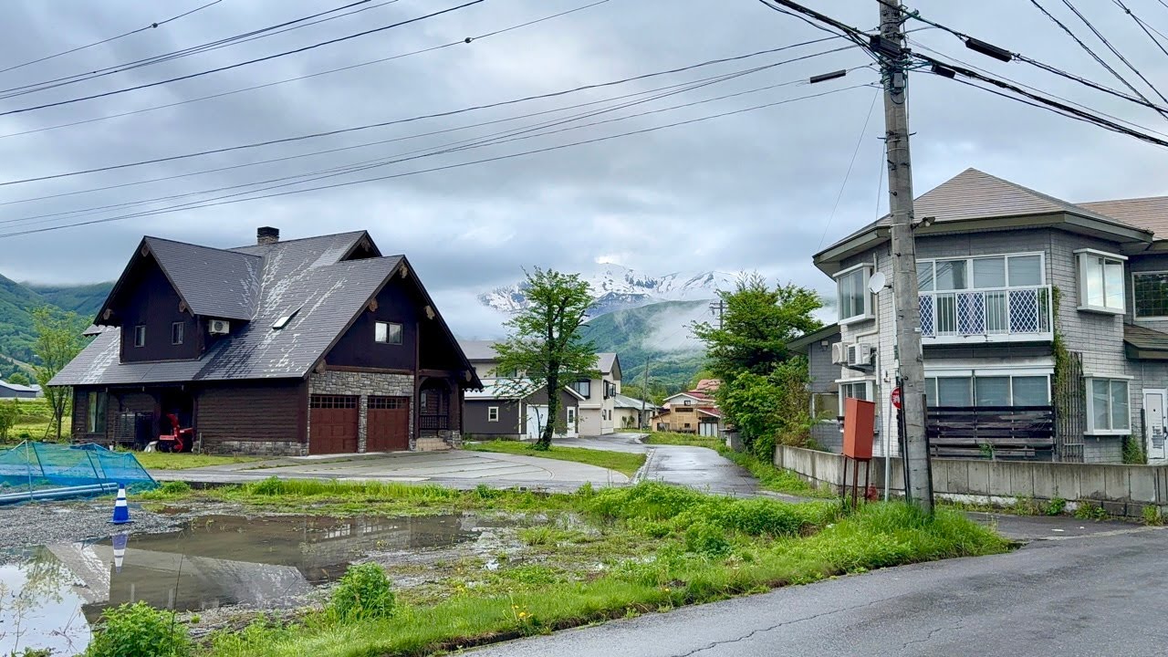 Rainy Day Walk in Spring - 2025 ☔️ Beautiful Japanese Modern ...