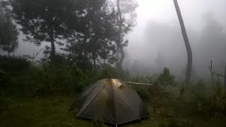 SOLO CAMPING IN HEAVY RAIN AND THUNDERSTORMS,THICK FOG AND STRONG WIND • HEAVY RAIN CAMPING