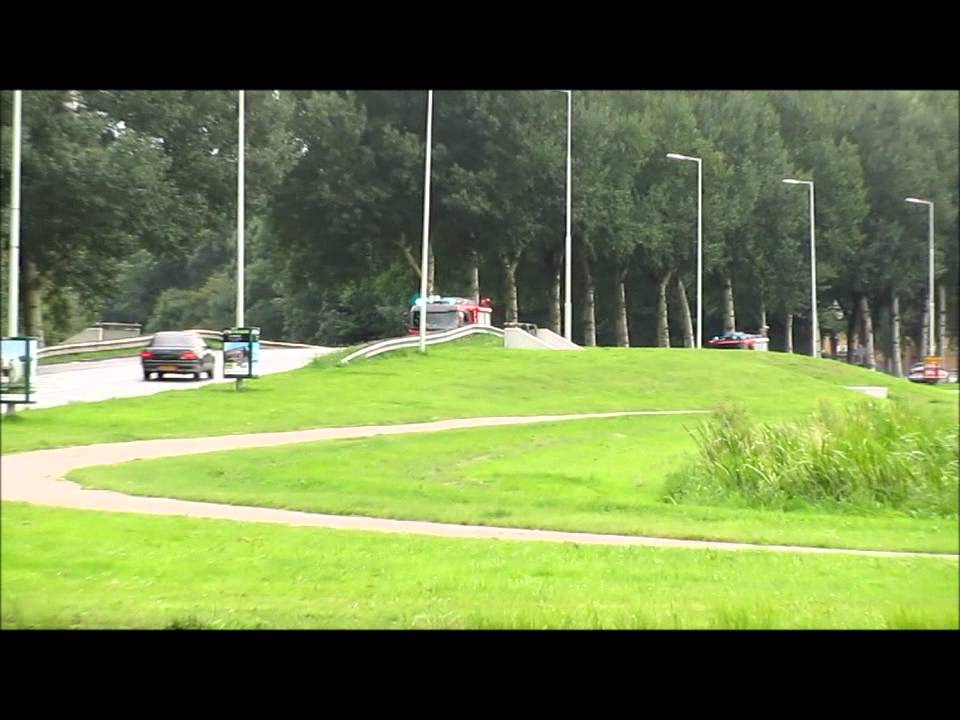 A1 AMBU 17146 +PRIO 1 TS651 HV651 BALJUWLAAN SPIJKENISSE HULPVERLENING VOERTUIG PERSONEN