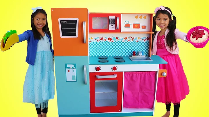 Wendy & Emma Pretend Play w/ Giant Kitchen Cooking...