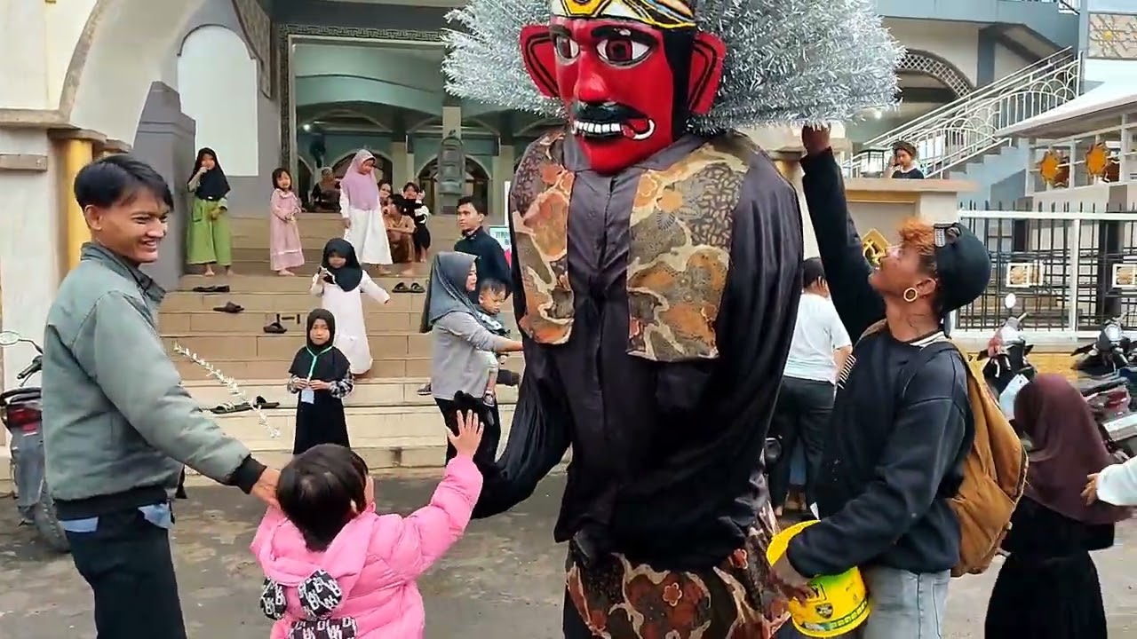 Alun alun desa Jalaksana tempat berkumpulnya kebersamaan. cerita, dan kehangatan masyarakat