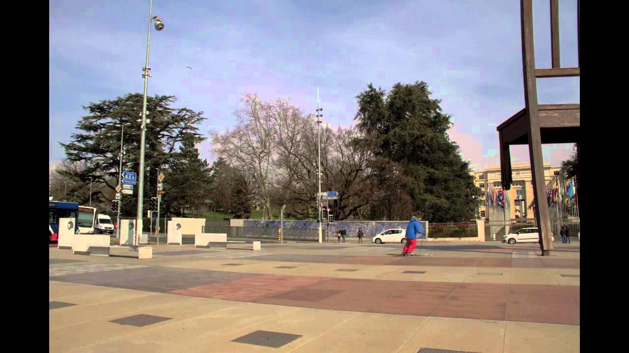 Surprenante Broken Chair