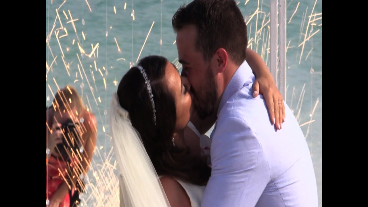 Hard Rock Riviera Maya wedding-First kiss with Cold Fireworks