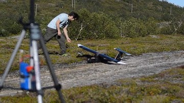 Fpv Sky walker rc airplane crash landing in wind