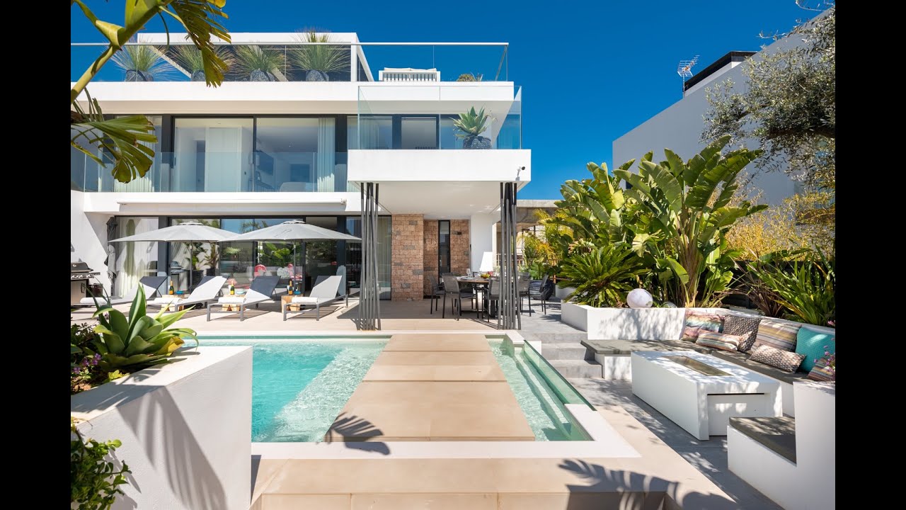 Luxury Villa with Its Own Club Ideally Located for the Beach, Jesus and Ibiza Town - ref. 1875