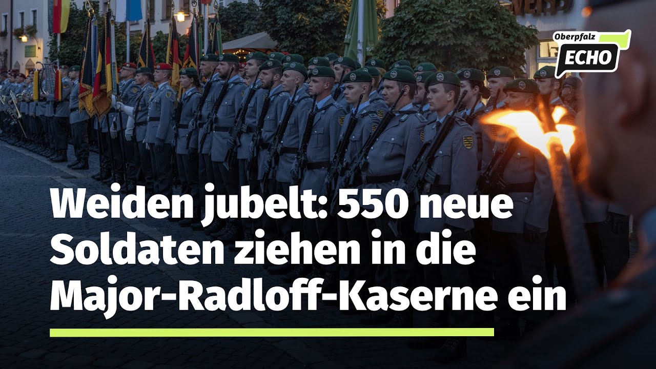 Aufstellungsappell des Panzerartilleriebataillon 375 am Alten Rathaus in Weiden in der Oberpfalz